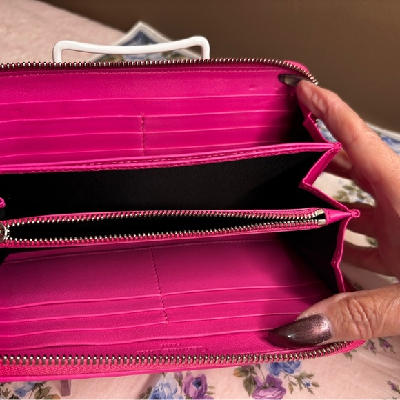 This is a Christian Dior Lady Dior Wallet in Fuchsia Pink - Picture 9 of 11